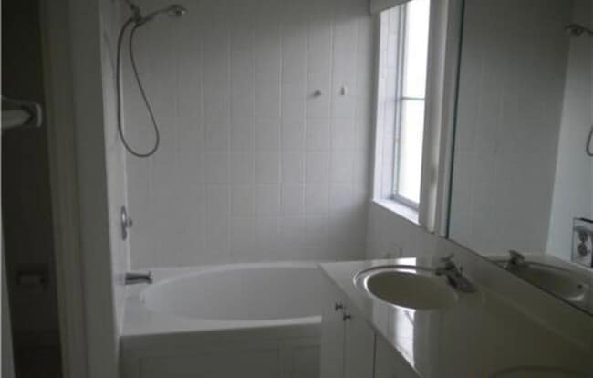 Building Photo - 233 Maple Terrace