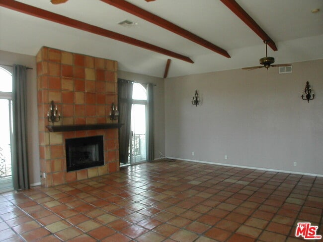 Building Photo - 522 N Edinburgh Ave