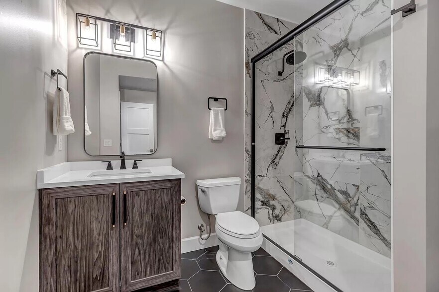 Building Photo - 6291 Ellingwood Point Way