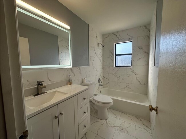 Building Photo - 7846 Snowberry Cir