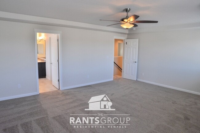Building Photo - Beautiful  3 bedroom, 2.5 bath, 2-story home in Steilacoom Ridge