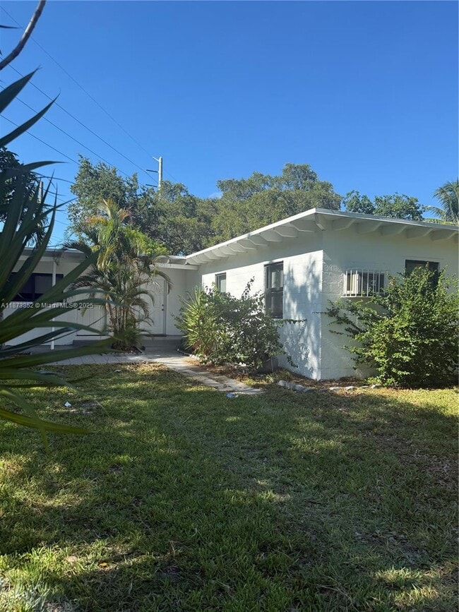 Building Photo - 1503 NE 128th St