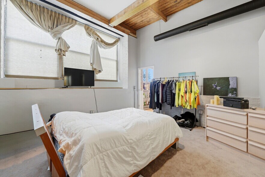 Building Photo - 1500 W Monroe St