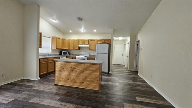 Building Photo - 6300 W Oak Park Blvd