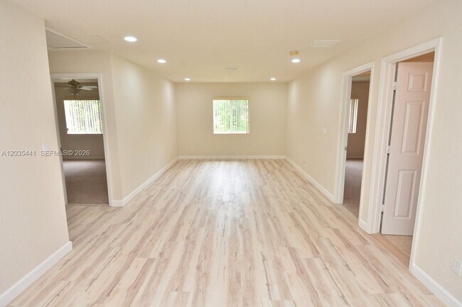 Building Photo - 4648 56th Ln