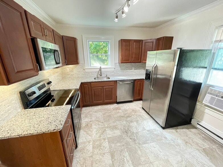 Kitchen - 85 Western Ave