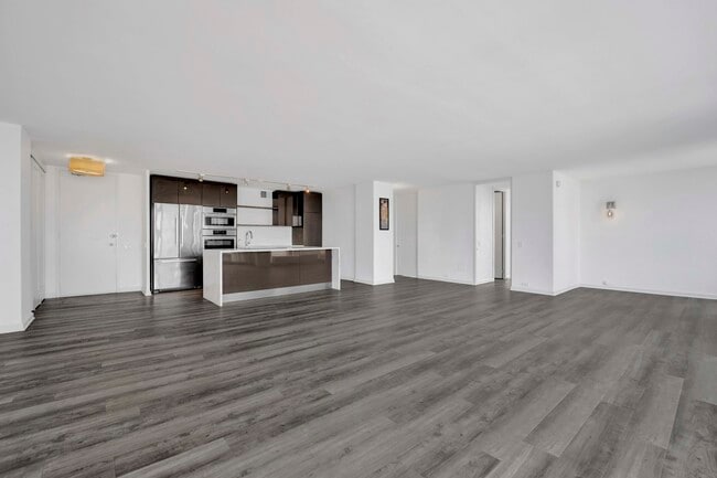 Building Photo - 330 W Diversey Pkwy
