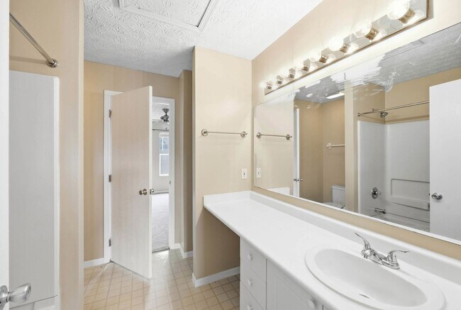 Building Photo - 4659 Parrau Dr