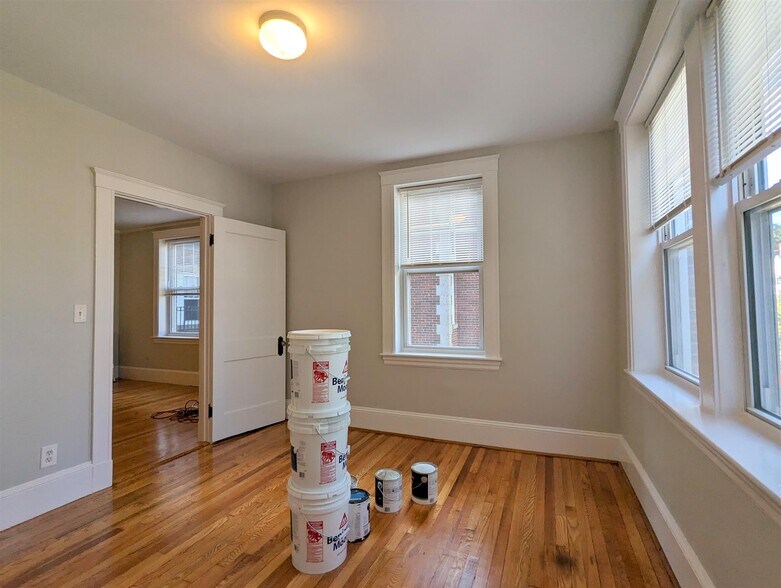 Building Photo - 153 Summer St