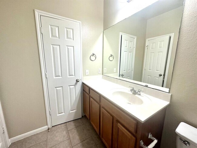 Building Photo - 2404 Allred Dr