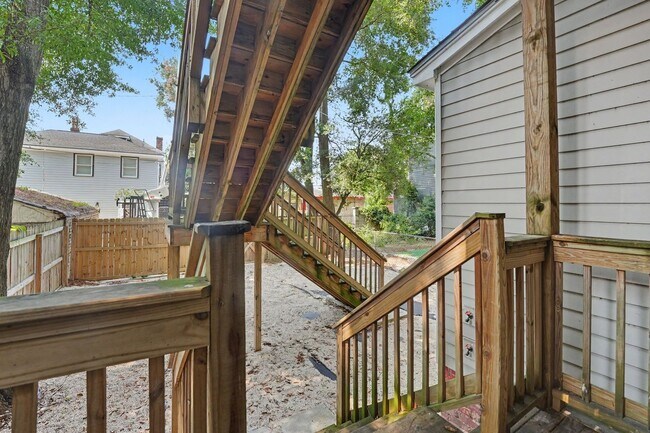 Building Photo - 311 W 39th St