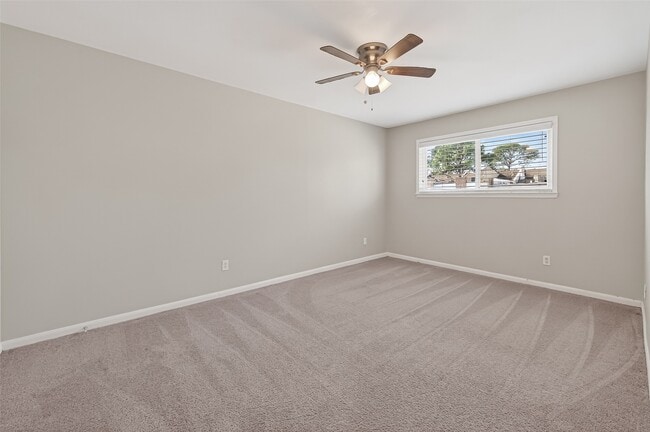 Building Photo - 10738 Briar Forest Dr