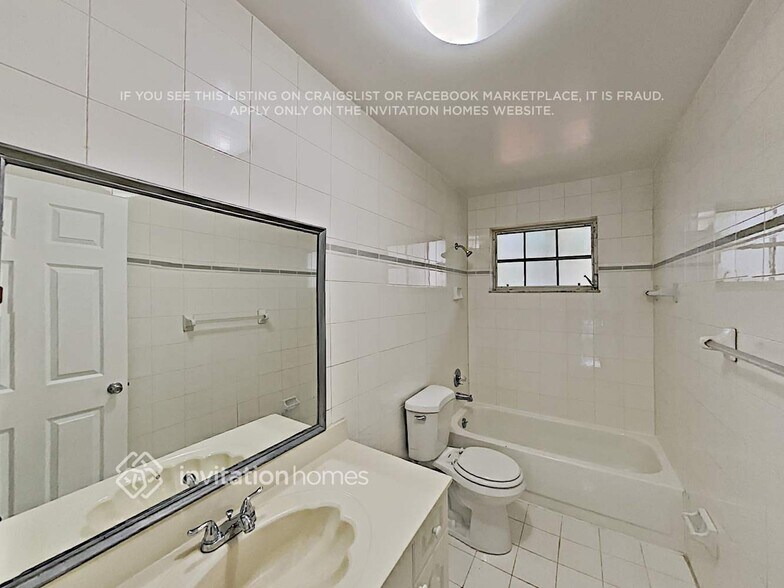 Building Photo - 8361 NW 166th Terrace
