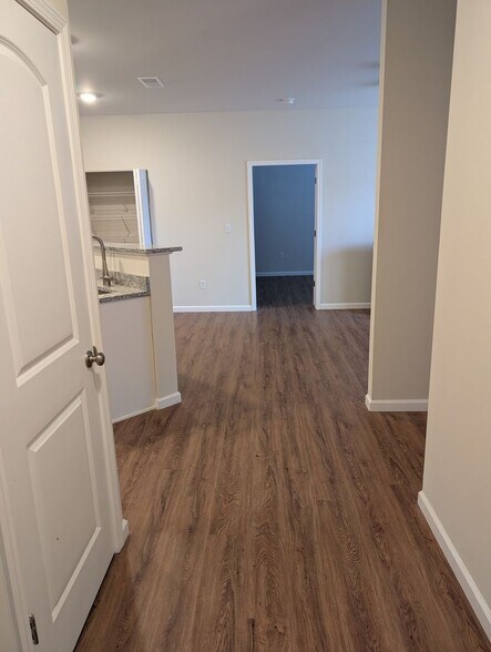 Building Photo - 117 Harmony Mdws Ct