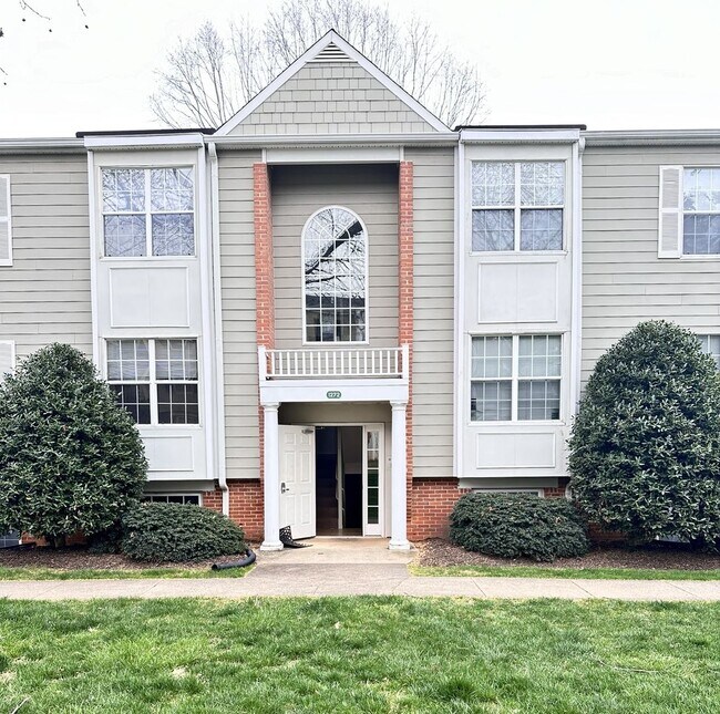 Building Photo - 1272 Villa Ln