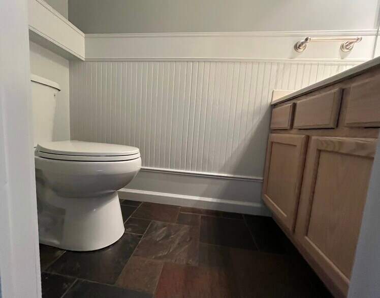 Building Photo - 203 Spring Point Dr