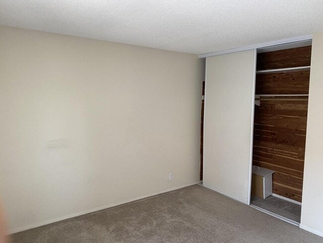 Building Photo - 10894 Aderman Ave
