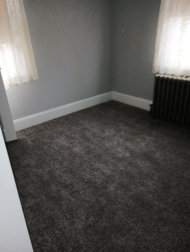 Building Photo - 865 Lancaster Ave