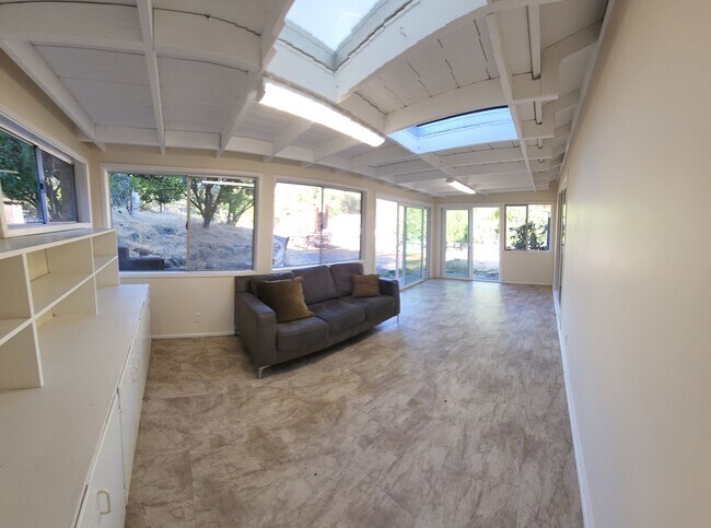 Building Photo - 5 Bedroom 3 bathroom in close proximity to POLY CAMPUS!