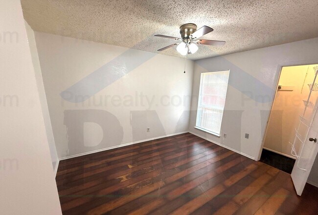 Building Photo - AVAILABLE NOW!!! Charming 3-bedroom, 2-bat...