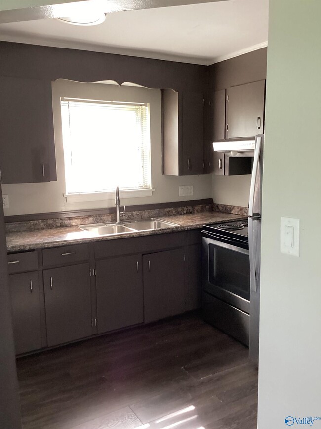 Building Photo - 2408 Whitesburg Dr