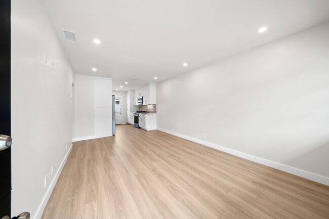 Building Photo - 1805 Clay St