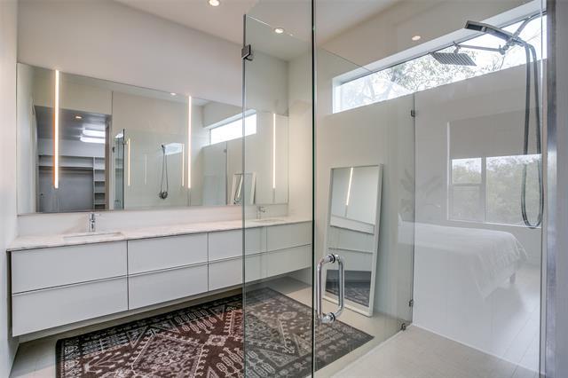 Building Photo - 4401 Roseland Ave