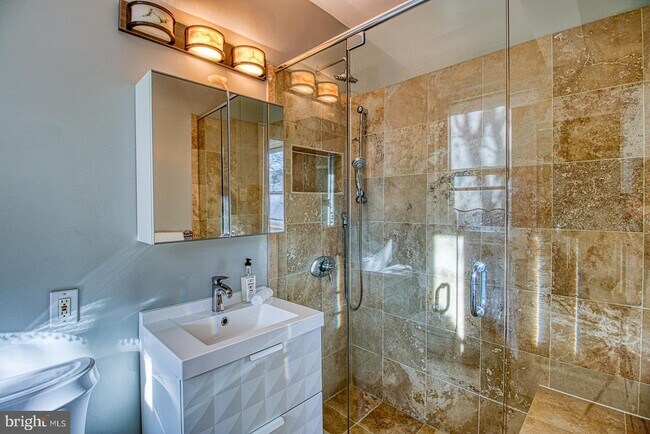 Building Photo - 2456 20th St NW