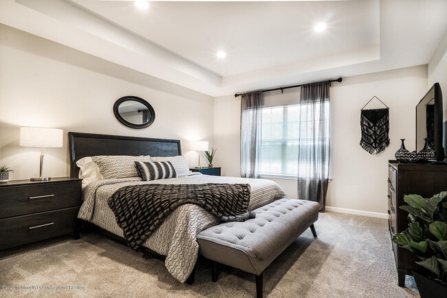 Building Photo - 2517 Stallion Cir E