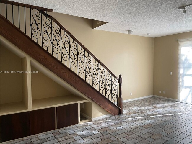Building Photo - 2040 Pompeii Ct