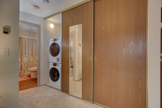 Building Photo - 4350 Trenton Ln N