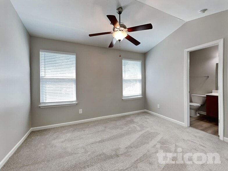 Building Photo - 427 Randolph Dr