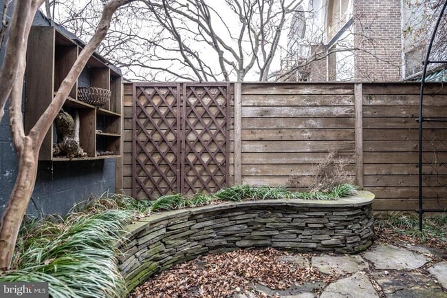 Building Photo - 302 N St SW