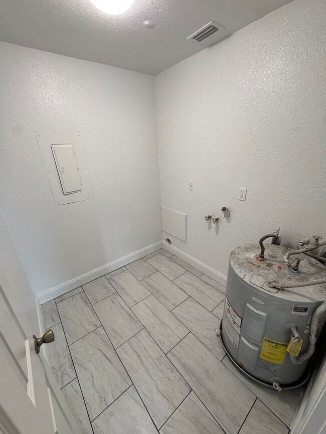 Building Photo - Saint Paul Dr