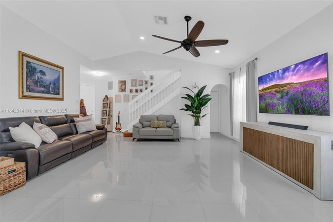 Building Photo - 3920 NE 13th Dr