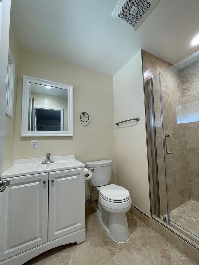 Building Photo - Stunning 4+2 West Hills Home Completely Redone!