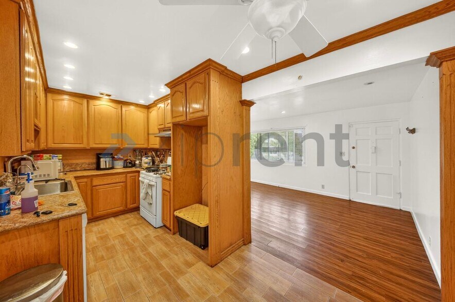 Building Photo - 2853 Doolittle Ave