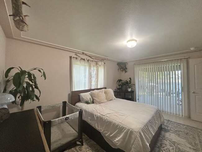 Building Photo - 3 bed 2 bath home in a great neighborhood