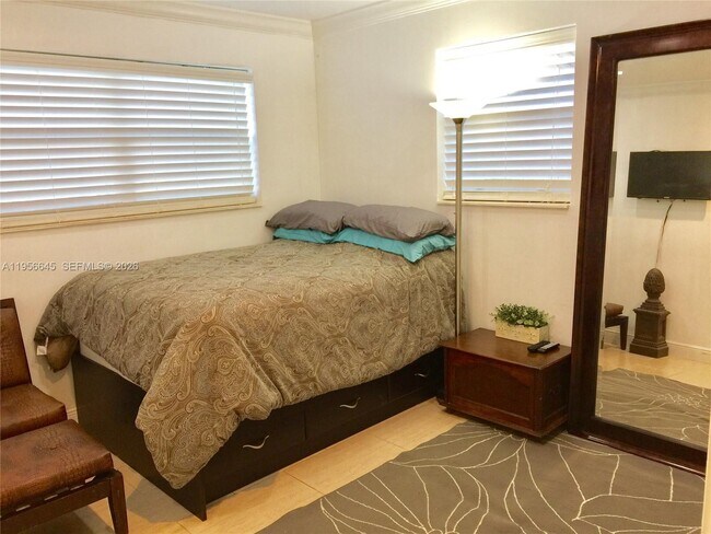 Building Photo - 223 SW 10th St