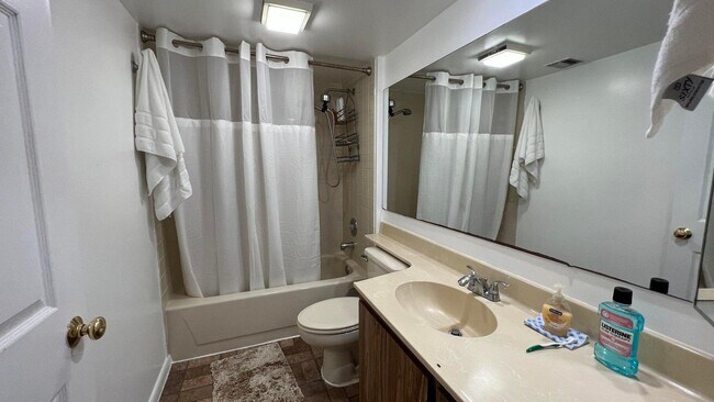 Building Photo - 6097 Balboa Cir