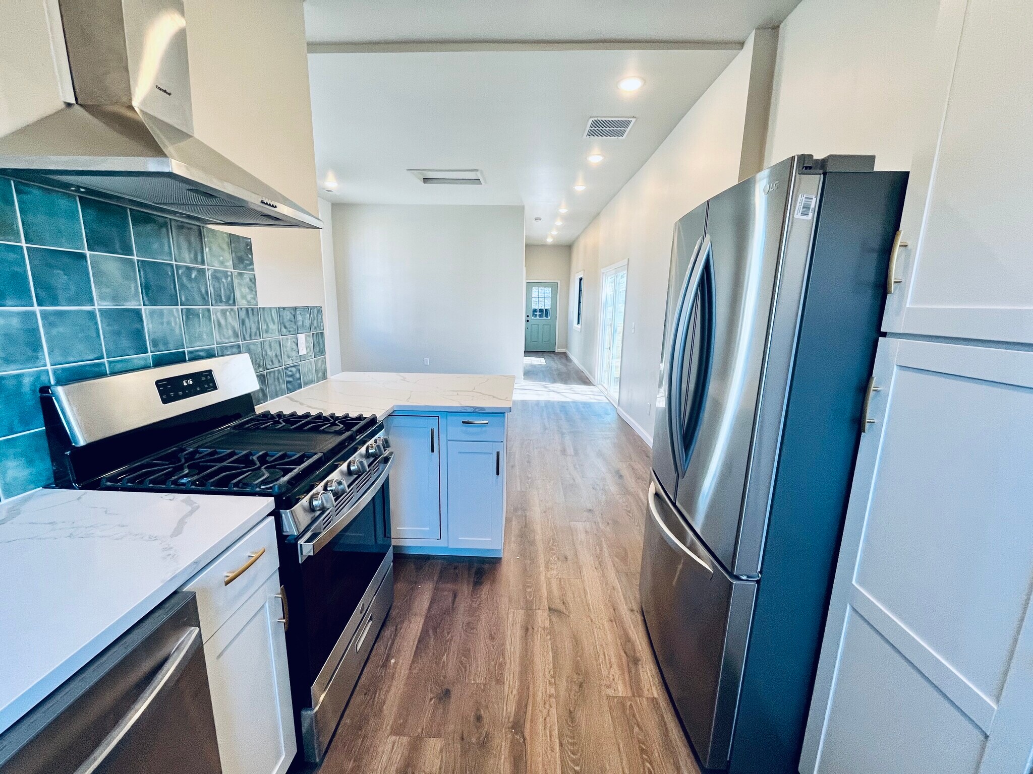 Kitchen - 1012 Swan St