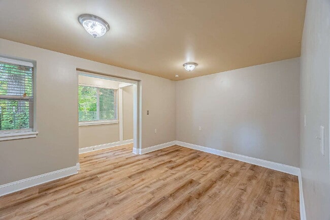 Building Photo - Five-bedroom in Kent, Scenic Hill Neighbor...