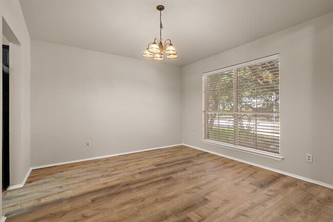 Building Photo - 2560 Vernell Way