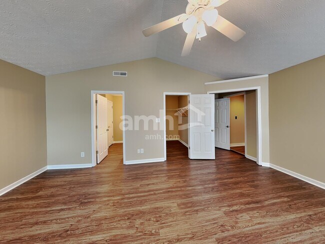 Building Photo - 1196 River Ridge Dr