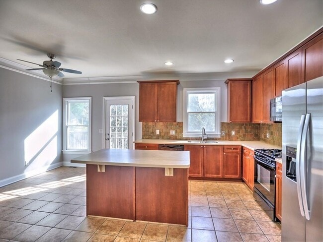 Building Photo - 975 Odessa Dr