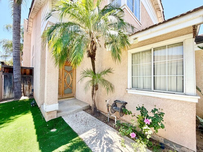 Building Photo - Open-Concept 3 Bedroom 2.5 Bathroom Home with Soaring Ceilings & Spacious Backyard