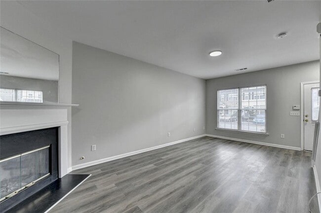 Building Photo - 903 Redwood Dr