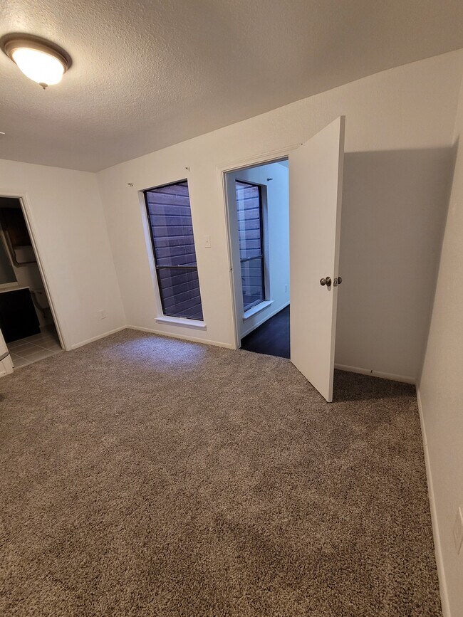 Building Photo - 2211 Place Rebecca Ln