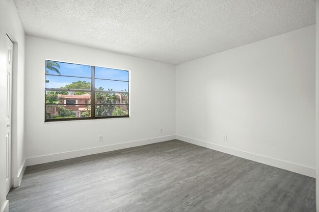 Building Photo - 48 Madrid Ln