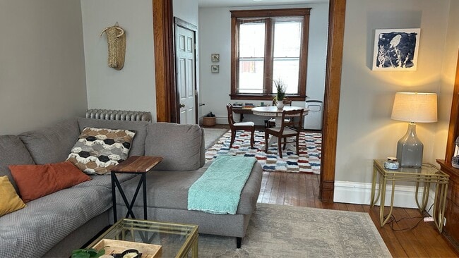 Building Photo - 155 E 12th St